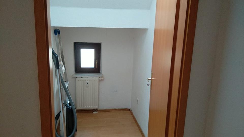 Etagenwohnung Reichenbach im Vogtland - 2 Zimmer, 66 m&sup2;, 300&euro; | Angebot:24813984