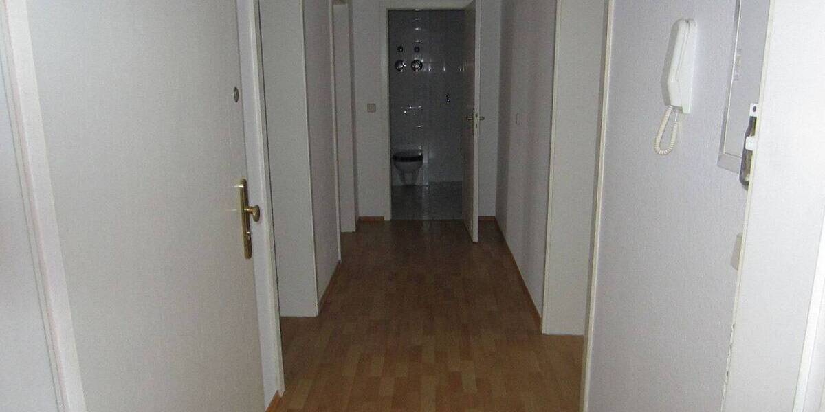 Etagenwohnung Plauen Stadtmitte - 3 Zimmer, 64 m&sup2;, 300&euro; | Angebot:25687456