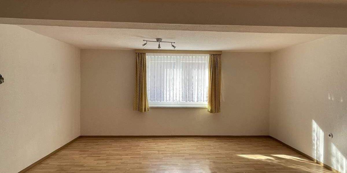 Einfamilienhaus Gefell Langgrün - 9 Zimmer, 200 m&sup2;, 65.000&euro; | Angebot:25742910