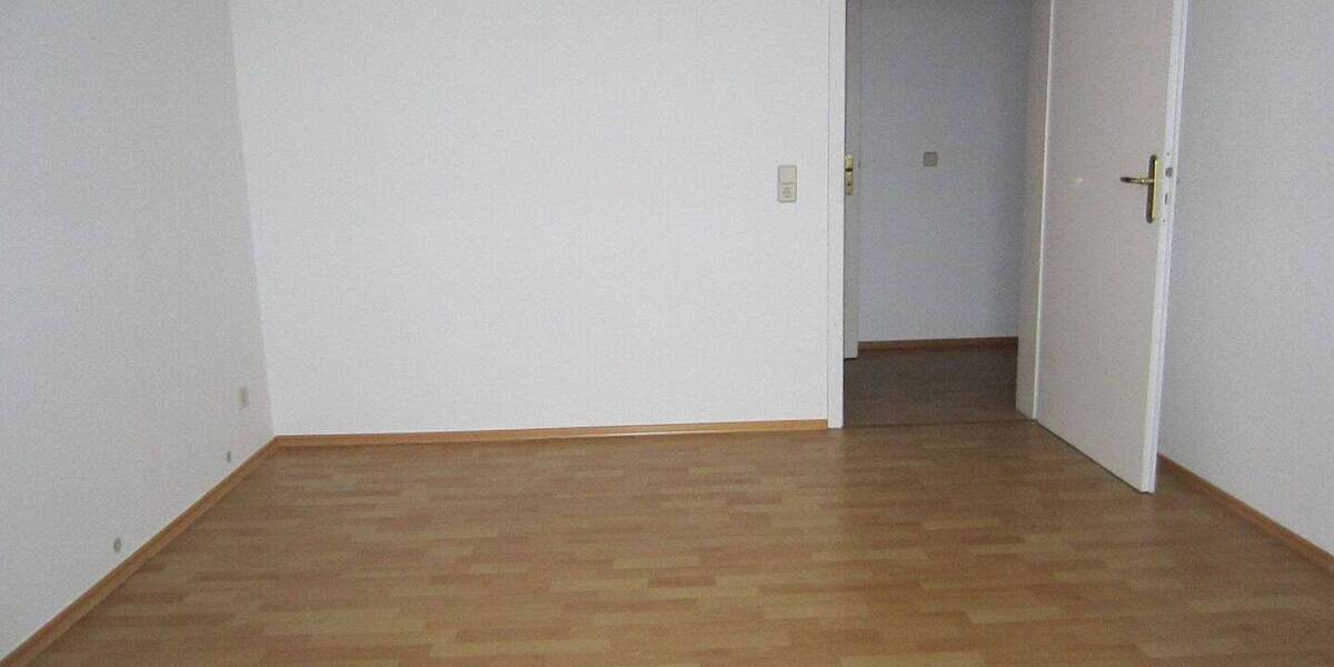 Etagenwohnung Plauen Stadtmitte - 3 Zimmer, 64 m&sup2;, 300&euro; | Angebot:25687456