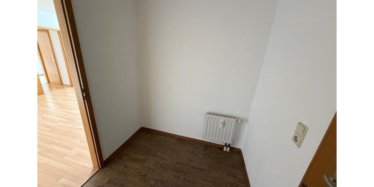 Etagenwohnung Reichenbach im Vogtland - 2 Zimmer, 49 m&sup2;, 225&euro; | Angebot:23150130