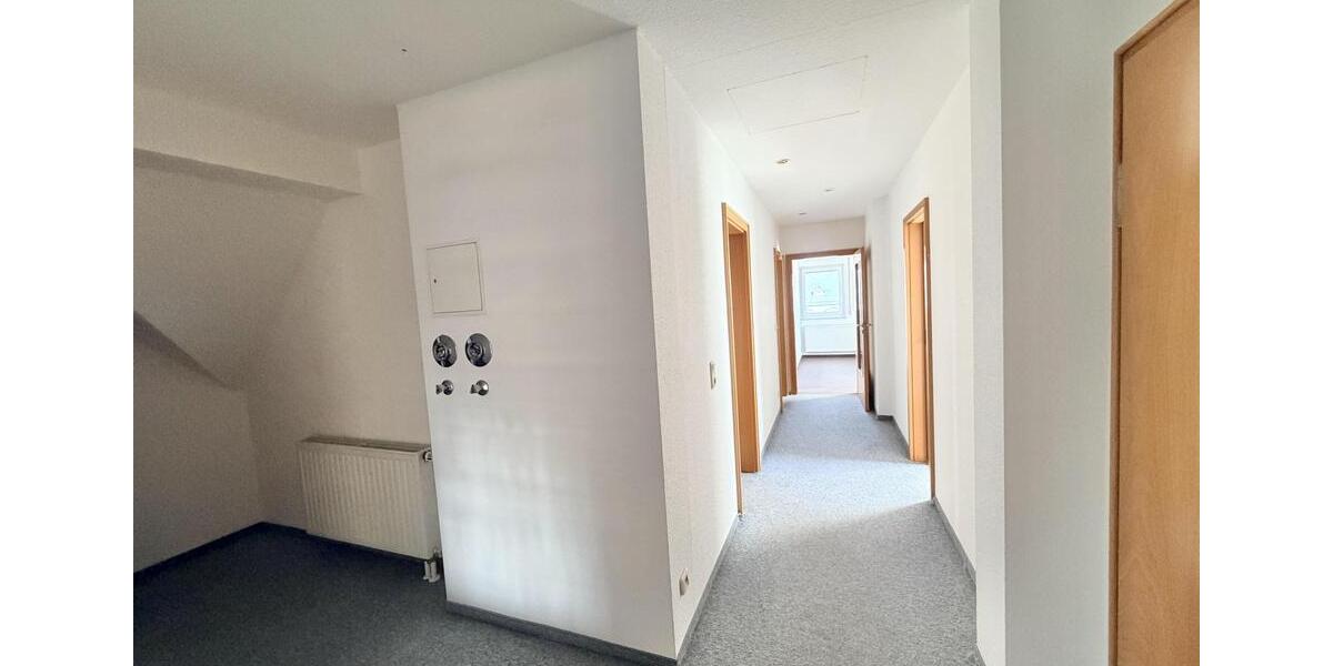 Dachgeschoßwohnung Bergen - 3.5 Zimmer, 98 m&sup2;, 450&euro; | Angebot:25855305