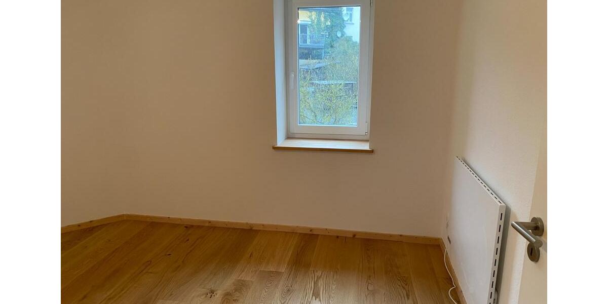 Etagenwohnung Greiz - 2 Zimmer, 67 m&sup2;, 300&euro; | Angebot:25840625