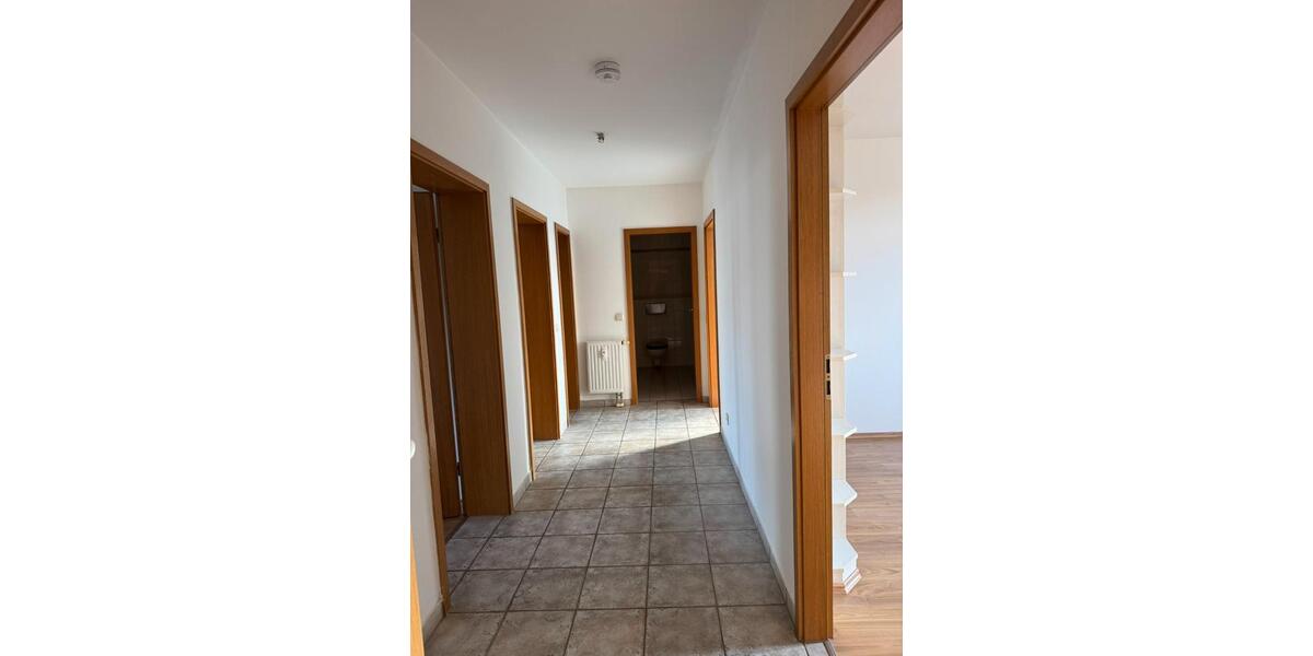 Etagenwohnung Reichenbach im Vogtland - 3 Zimmer, 83 m&sup2;, 465&euro; | Angebot:24571766