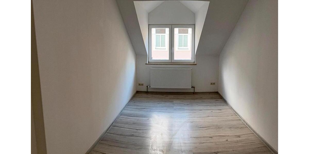 Dachgeschoßwohnung Plauen - 4 Zimmer, 120 m&sup2;, 940&euro; | Angebot:26048430