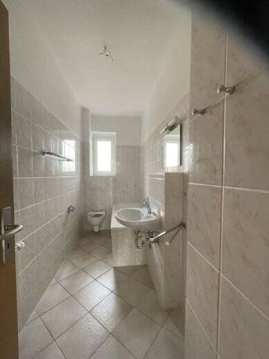 Etagenwohnung Plauen Stadtmitte - 3 Zimmer, 71 m&sup2;, 320&euro; | Angebot:25674920