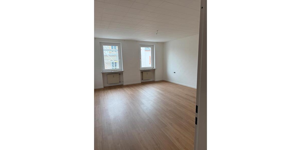 Etagenwohnung Hof Altstadt - 3 Zimmer, 73 m&sup2;, 380&euro; | Angebot:25872178