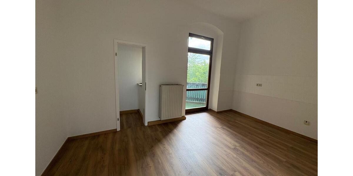 Etagenwohnung Plauen Bahnhofsvorstadt - 4 Zimmer, 107 m&sup2;, 550&euro; | Angebot:25935175