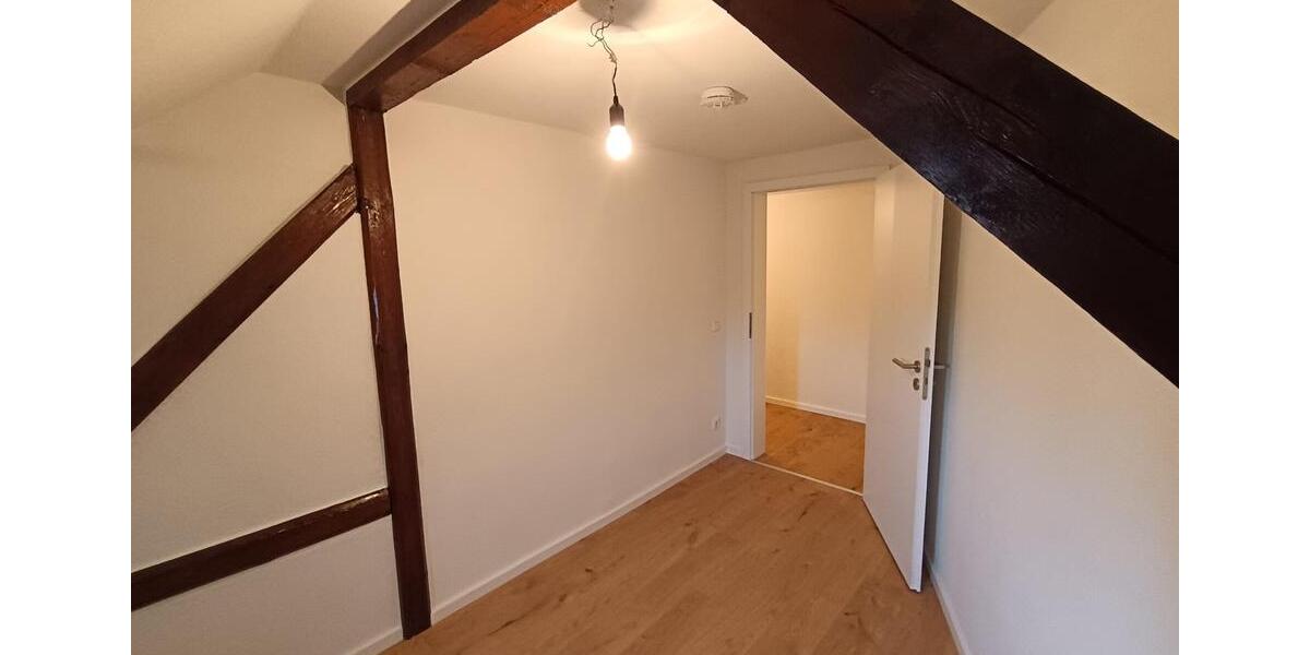 Dachgeschoßwohnung Reichenbach im Vogtland - 3 Zimmer, 74 m&sup2;, 450&euro; | Angebot:25219041