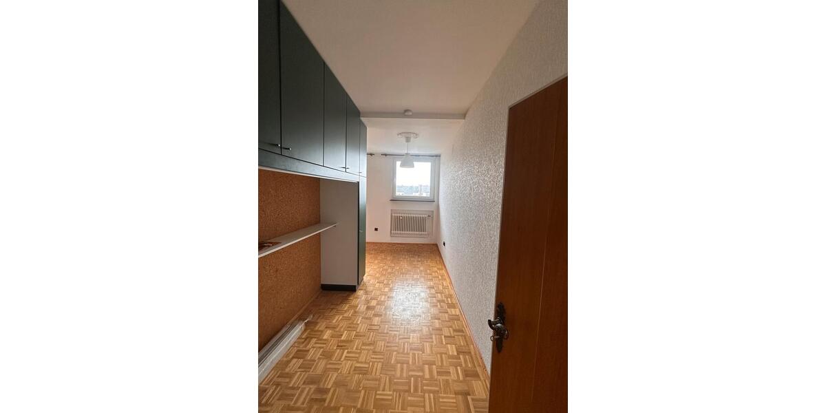 Dachgeschoßwohnung Hof Altstadt - 4 Zimmer, 120 m&sup2;, 650&euro; | Angebot:26038545