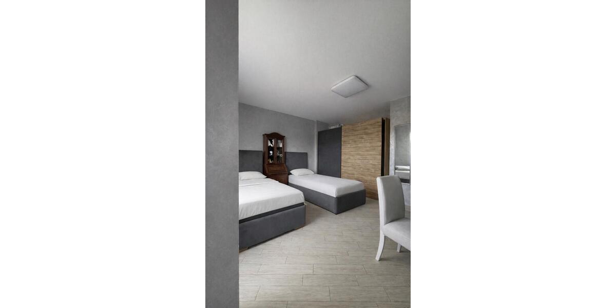 Dachgeschoßwohnung Plauen Altstadt - 5 Zimmer, 130 m&sup2;, 1.000&euro; | Angebot:25999918