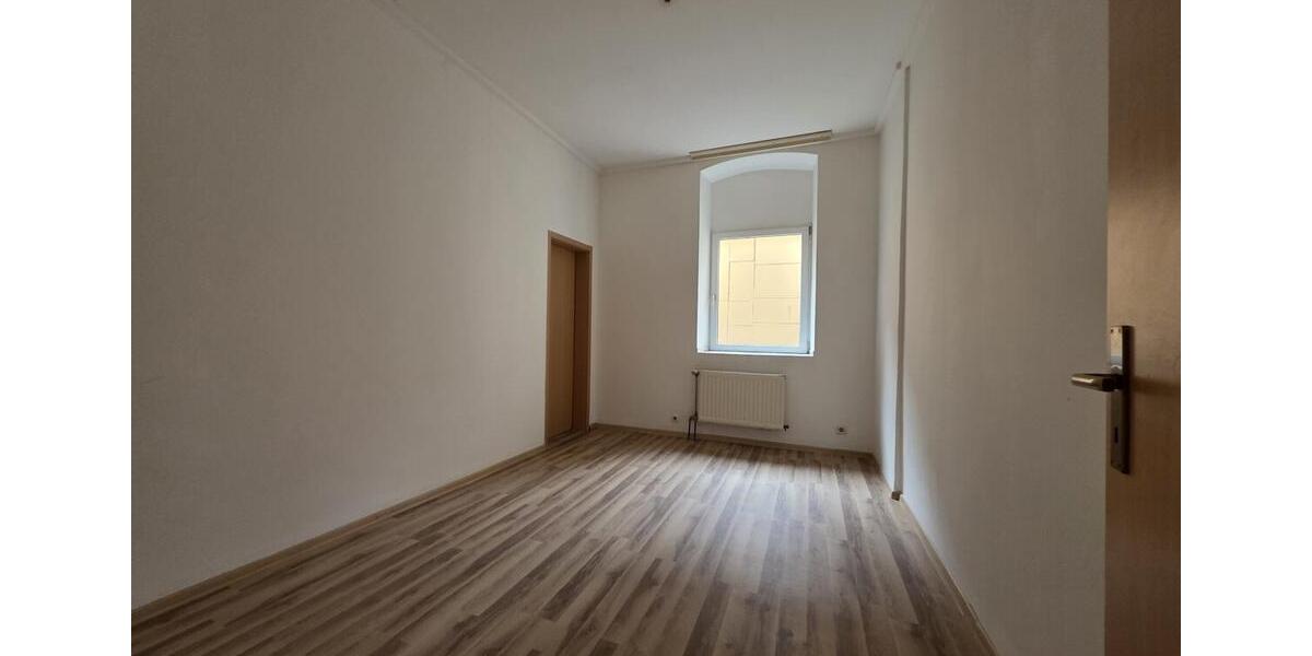 Erdgeschoßwohnung Hof Altstadt - 3 Zimmer, 69 m&sup2;, 600&euro; | Angebot:26662085