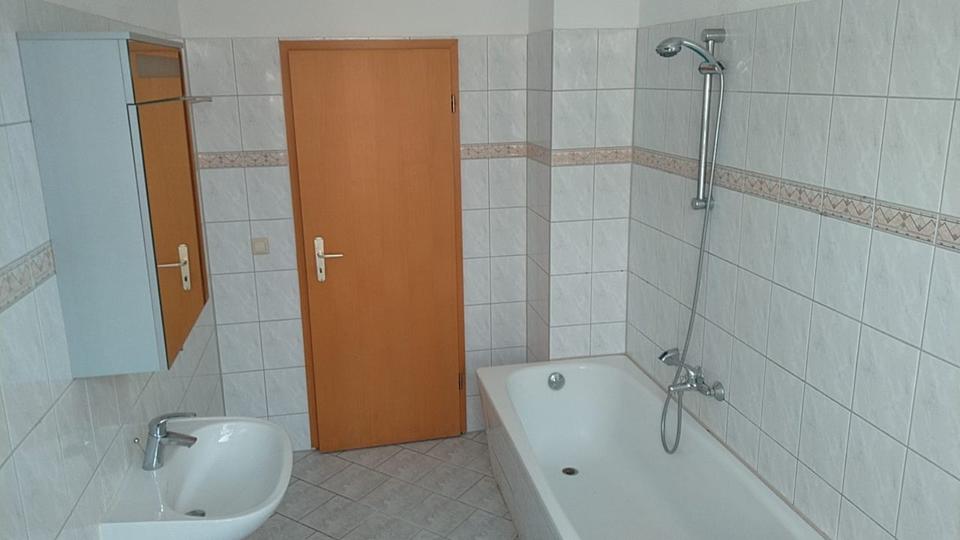 Etagenwohnung Reichenbach im Vogtland - 2 Zimmer, 66 m&sup2;, 300&euro; | Angebot:24813984