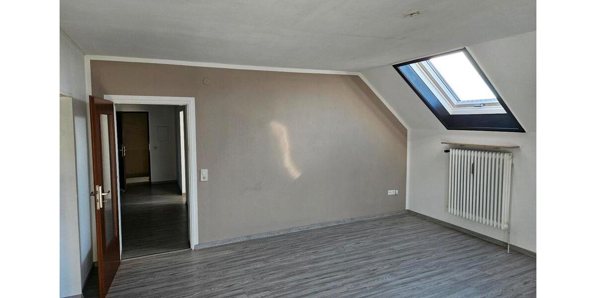 Dachgeschoßwohnung Rehau - 3 Zimmer, 80 m&sup2;, 600&euro; | Angebot:26687619