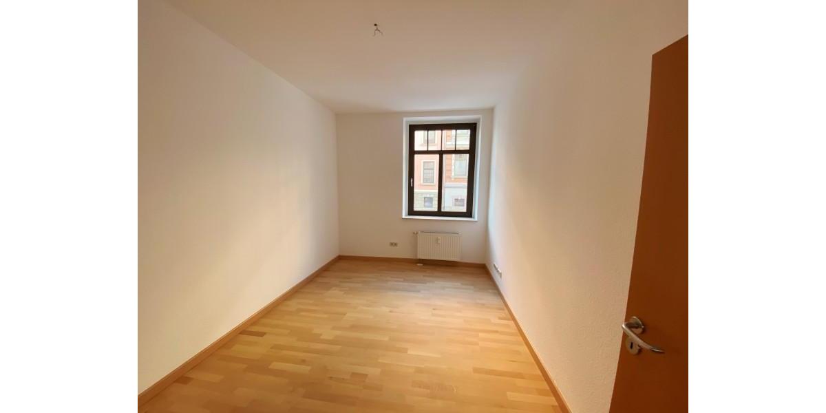 Etagenwohnung Reichenbach im Vogtland - 3 Zimmer, 81 m&sup2;, 490&euro; | Angebot:25054405