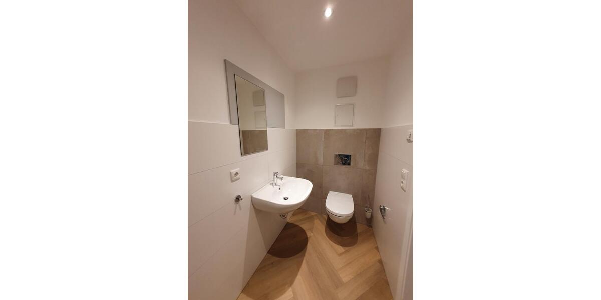 Etagenwohnung Plauen - 5 Zimmer, 163 m&sup2;, 1.250&euro; | Angebot:23390857