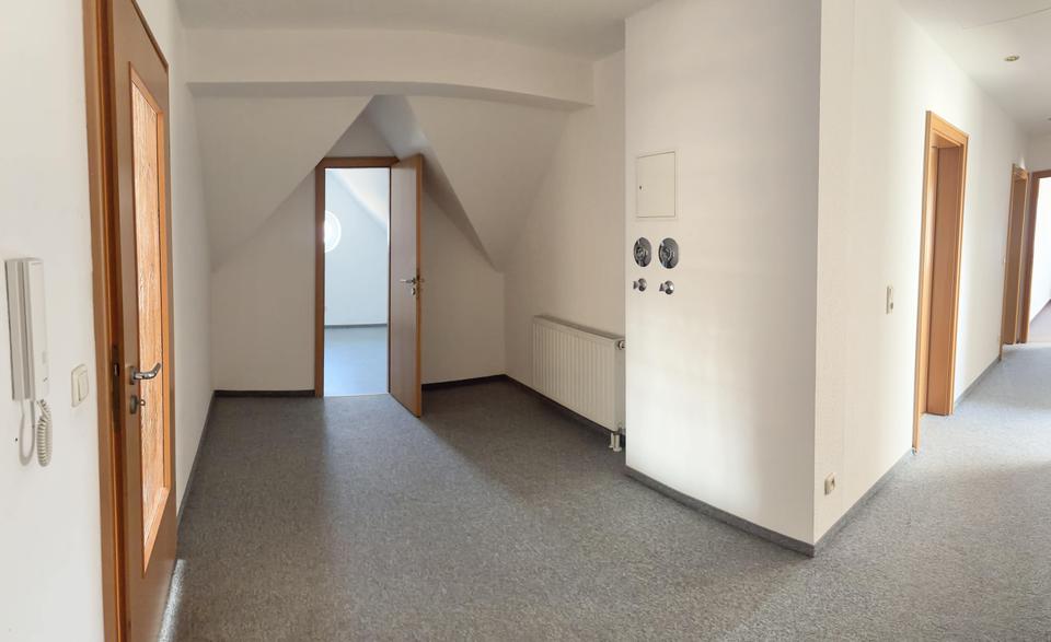 Dachgeschoßwohnung Bergen - 3.5 Zimmer, 98 m&sup2;, 450&euro; | Angebot:25855305