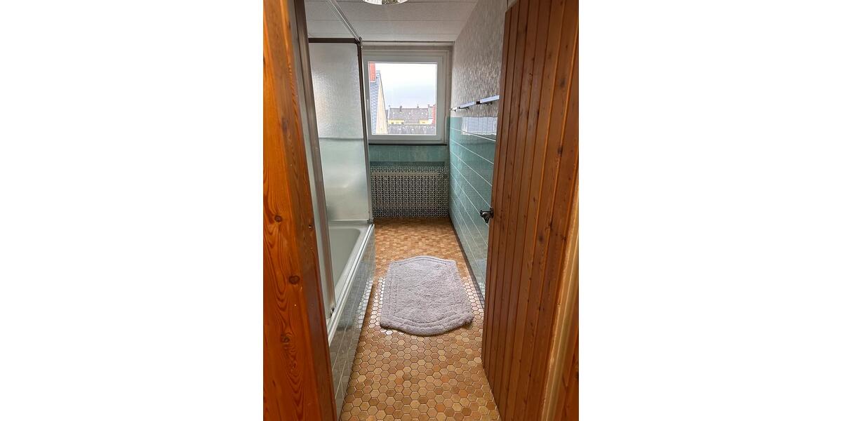 Dachgeschoßwohnung Hof Altstadt - 4 Zimmer, 120 m&sup2;, 650&euro; | Angebot:26038545