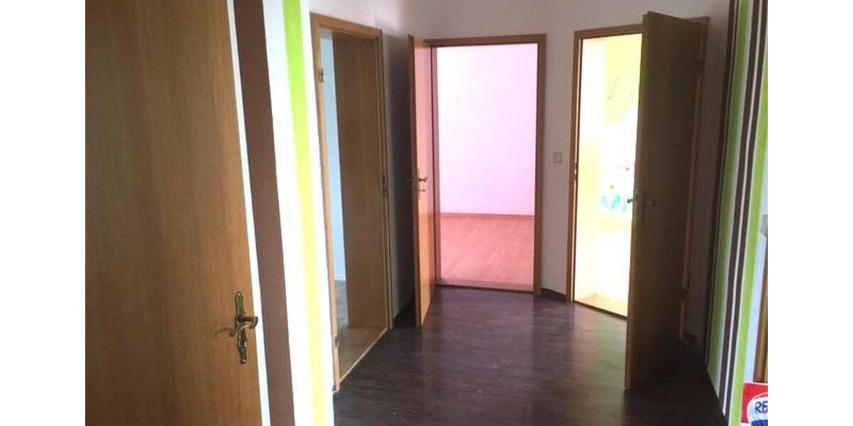 Etagenwohnung Reichenbach im Vogtland - 6 Zimmer, 133 m&sup2;, 699&euro; | Angebot:25919813