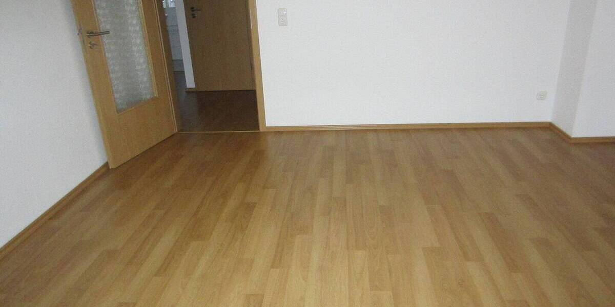 Etagenwohnung Plauen Stadtmitte - 2 Zimmer, 64 m&sup2;, 355&euro; | Angebot:25735507