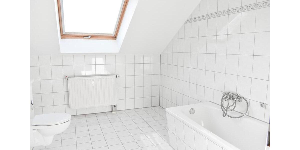 Dachgeschoßwohnung Plauen Altstadt - 3 Zimmer, 74 m&sup2;, 350&euro; | Angebot:24877917