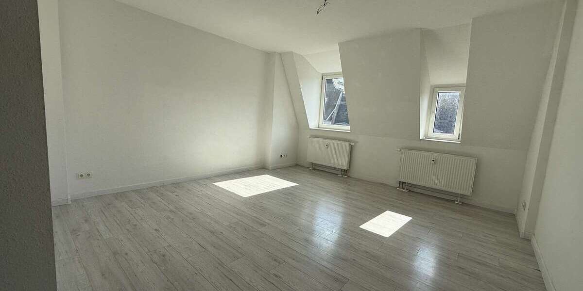 Etagenwohnung Plauen Bahnhofsvorstadt - 4 Zimmer, 95 m&sup2;, 595&euro; | Angebot:27253097