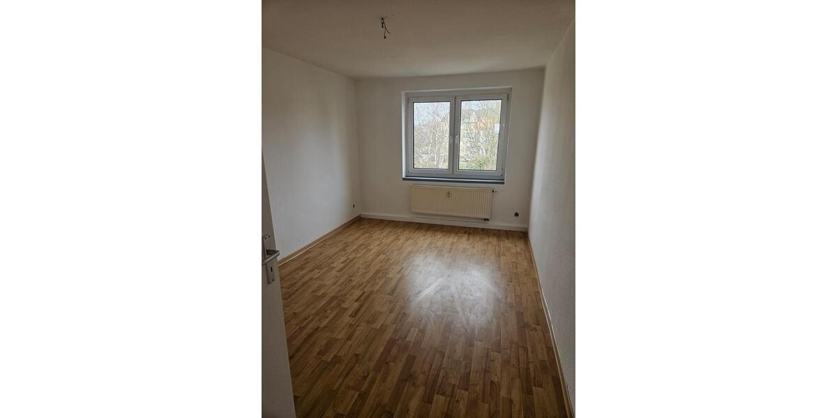 Etagenwohnung Plauen - 3 Zimmer, 64 m&sup2;, 250&euro; | Angebot:25883841