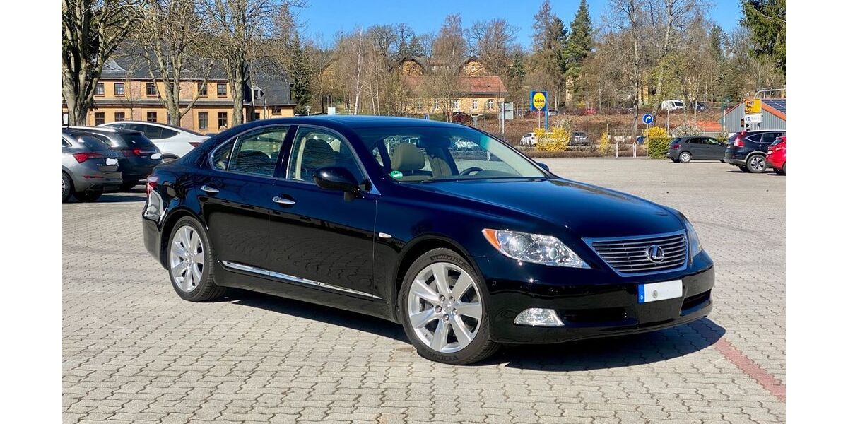 Lexus LS 460 162.443 km 13.400 &euro; Auerbach 08209