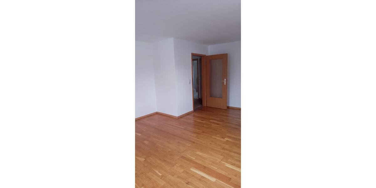 Etagenwohnung Fraureuth - 2 Zimmer, 55 m&sup2;, 320&euro; | Angebot:25305402