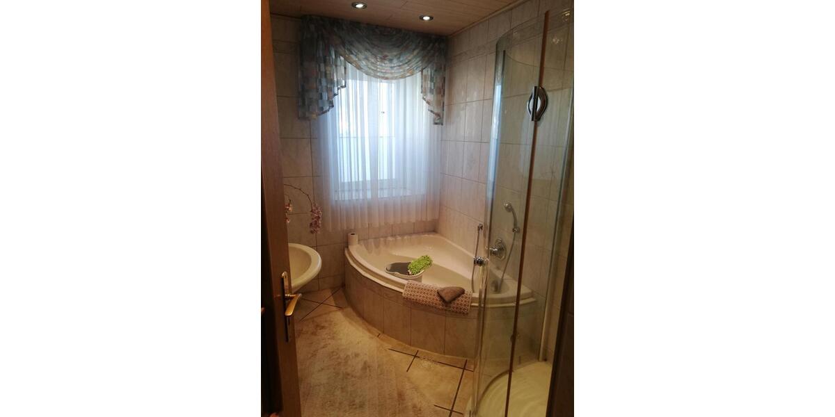 Mehrfamilienhaus, Wohnhaus Oberkotzau - 10 Zimmer, 220 m&sup2;, 160.000&euro; | Angebot:25161813