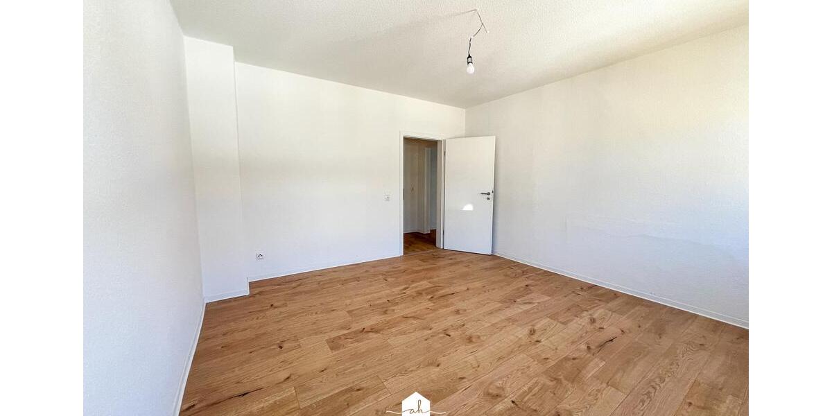 Dachgeschoßwohnung Greiz - 4 Zimmer, 83 m&sup2;, 495&euro; | Angebot:26476621