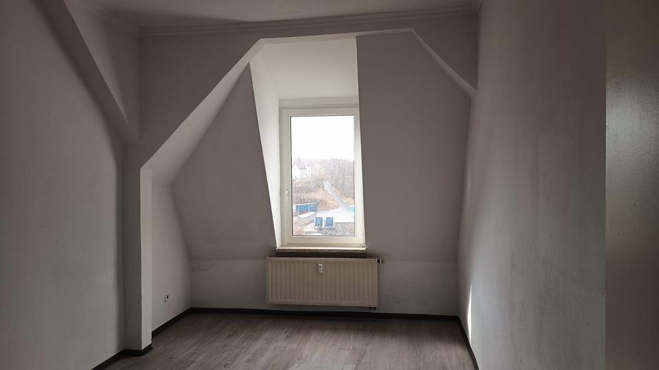 Dachgeschoßwohnung Plauen - 4 Zimmer, 94 m&sup2;, 398&euro; | Angebot:26023070