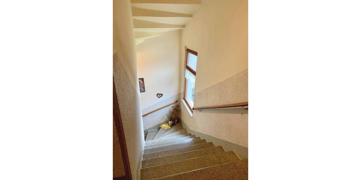 Doppelhaushälfte Lengenfeld - 8 Zimmer, 192 m&sup2;, 115.000&euro; | Angebot:26741160