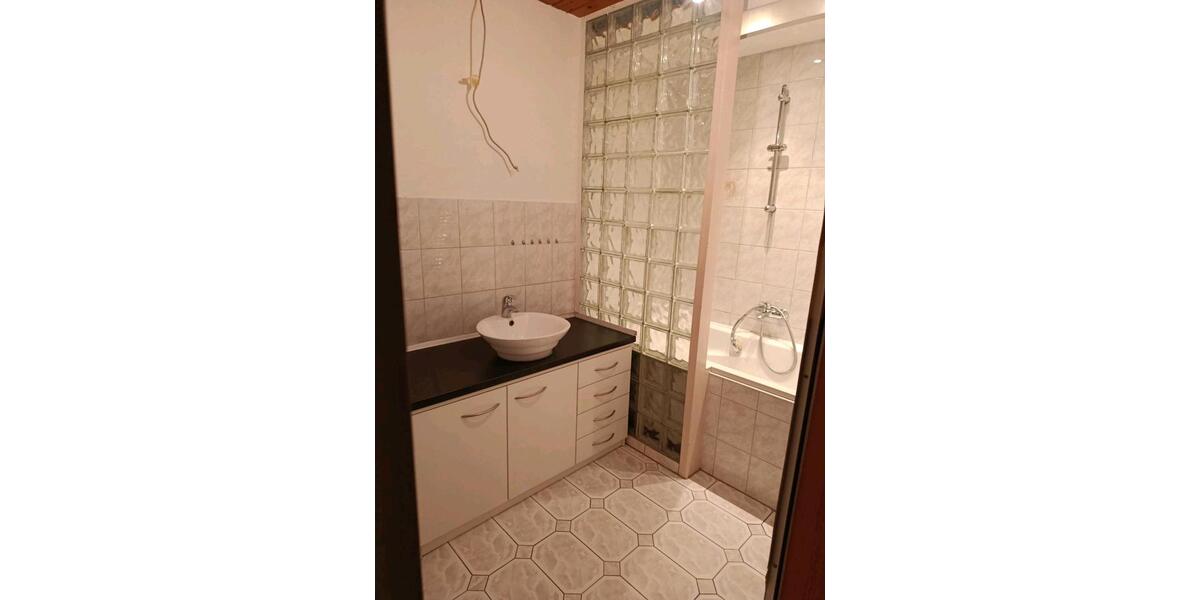 Etagenwohnung Lengenfeld - 3 Zimmer, 90 m&sup2;, 450&euro; | Angebot:24302566