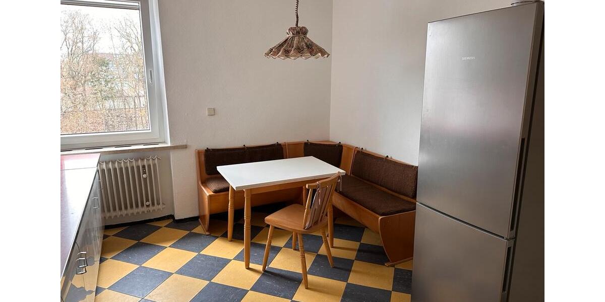 Dachgeschoßwohnung Hof Altstadt - 4 Zimmer, 120 m&sup2;, 650&euro; | Angebot:26038545