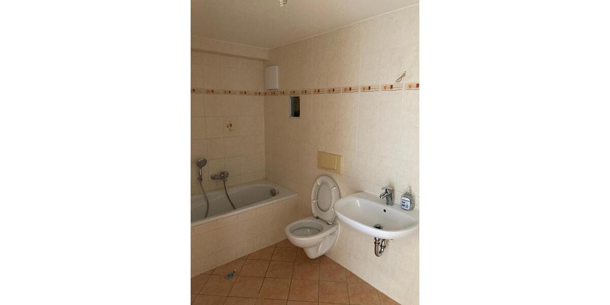 Dachgeschoßwohnung Greiz - 2 Zimmer, 43 m&sup2;, 243&euro; | Angebot:25883785