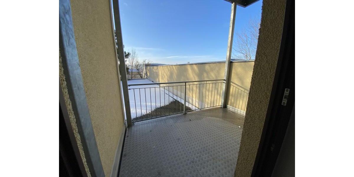 Etagenwohnung Reichenbach im Vogtland - 3 Zimmer, 81 m&sup2;, 490&euro; | Angebot:25054405