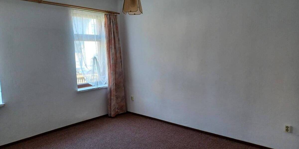 Doppelhaushälfte Pausa - 7 Zimmer, 185 m&sup2;, 65.000&euro; | Angebot:25741449