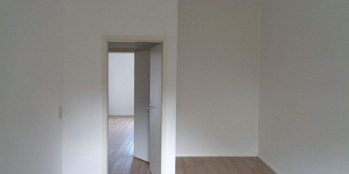 Etagenwohnung Plauen Stadtmitte - 3 Zimmer, 71 m&sup2;, 310&euro; | Angebot:25687460