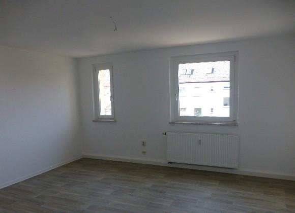 Etagenwohnung Plauen Altstadt - 3 Zimmer, 64 m&sup2;, 384&euro; | Angebot:25426472