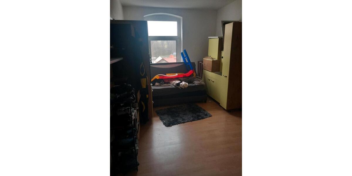 Erdgeschoßwohnung Ellefeld - 3 Zimmer, 100 m&sup2;, 700&euro; | Angebot:24845008