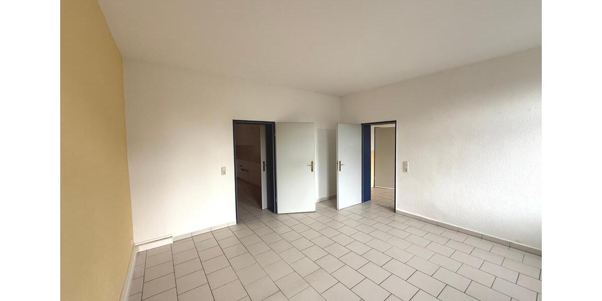 Erdgeschoßwohnung Reichenbach im Vogtland - 2 Zimmer, 70 m&sup2;, 330&euro; | Angebot:21558276