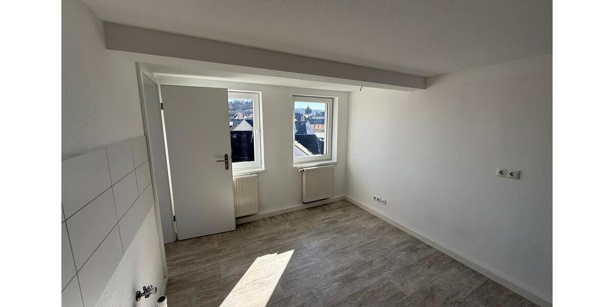 Etagenwohnung Greiz - 4 Zimmer, 104 m&sup2;, 570&euro; | Angebot:25382508