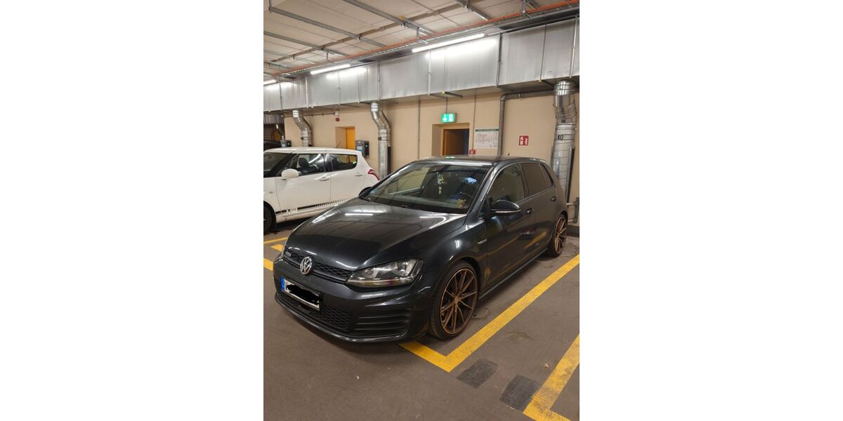 VW Golf 247.000 km 9.300 &euro; Treuen 08233