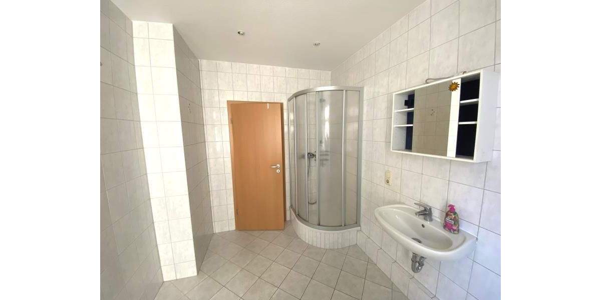 Etagenwohnung Plauen Ostvorstadt - 2 Zimmer, 74 m&sup2;, 370&euro; | Angebot:25776512