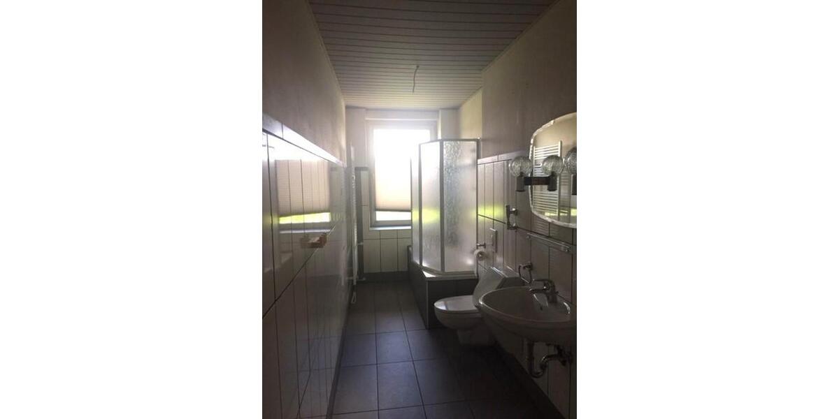 Etagenwohnung Reichenbach im Vogtland - 6 Zimmer, 133 m&sup2;, 699&euro; | Angebot:25919813