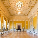 5. Foyer um drei