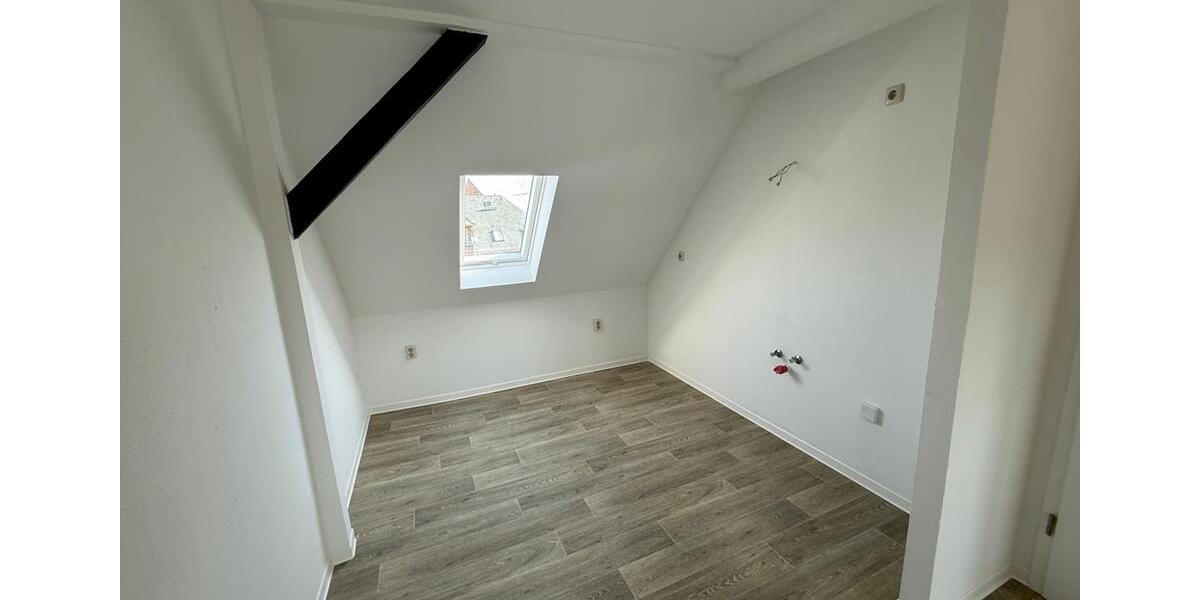 Dachgeschoßwohnung Plauen Altstadt - 1 Zimmer, 28 m&sup2;, 154&euro; | Angebot:25415884