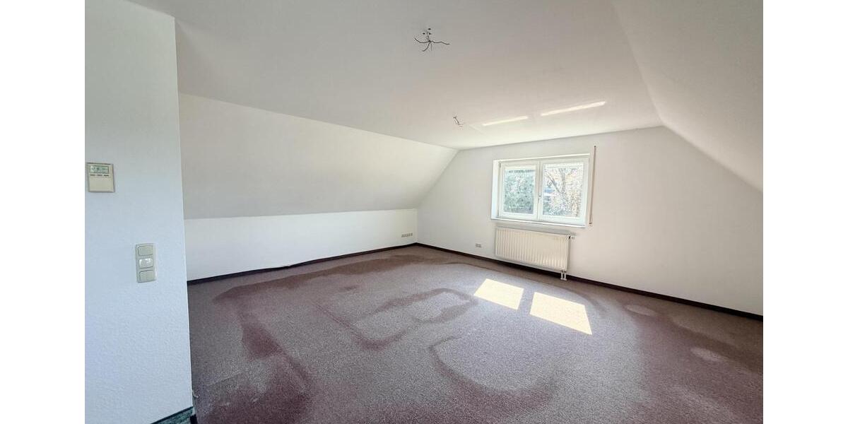 Dachgeschoßwohnung Bergen - 3.5 Zimmer, 98 m&sup2;, 450&euro; | Angebot:25855305