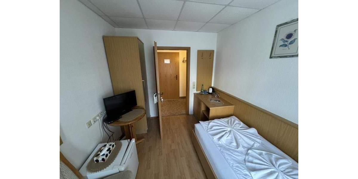 Einfamilienhaus Adorf - 8 Zimmer, 385.000&euro; | Angebot:25776513